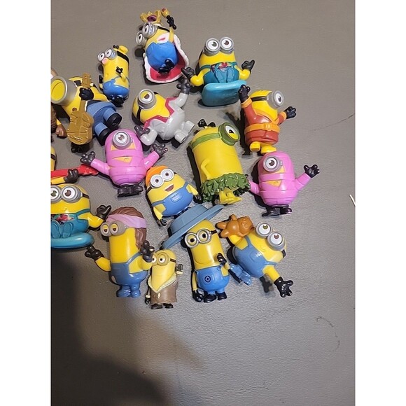 Despicable Me Minions Lot Mini Figures  Cake Toppers - Picture 4 of 7